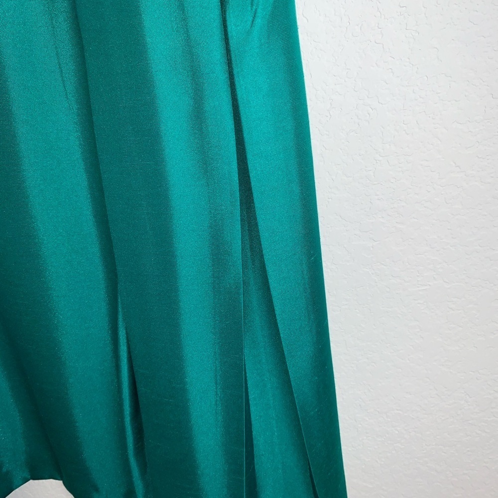Tahari: Elegant Teal Sleeveless Rhinestone Dress – Perfect for Any Occasion - Picture 4 of 8